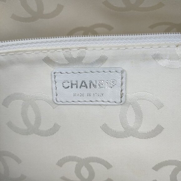 Authentic CHANEL Rue Cambon Travel Bag Vintage White & Navy Canvas - Picture 7 of 11